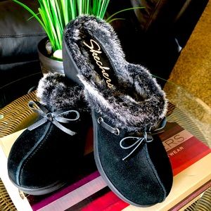 SKETCHERS WEDGE CLOGS SIZE 7